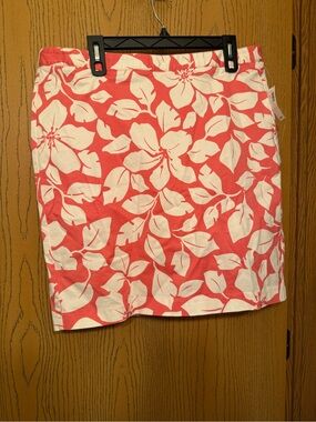 NWT size 14 Old Navy skirt in orange with white flowers